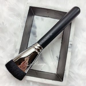 Mac 163 foundation / contour brush